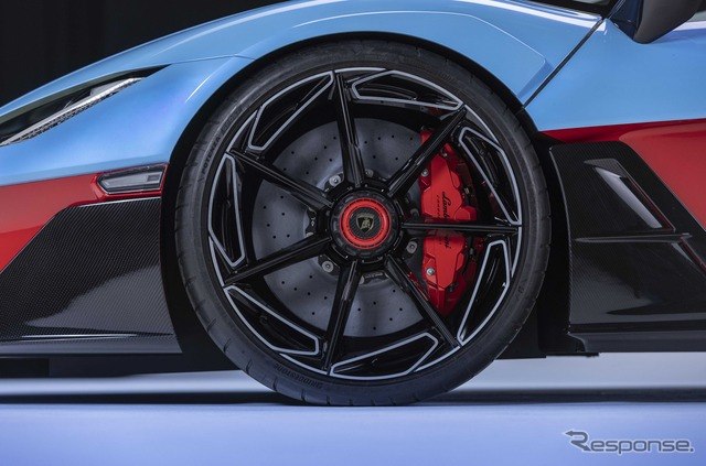 Ламборгини шокирует рынок: только 15 штук ограниченной серии Fenomeno Roadster в