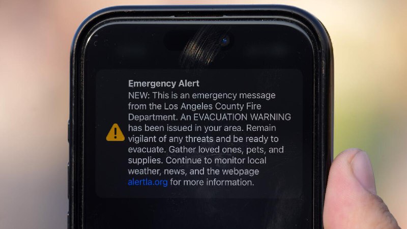 Investigation into false evacuation alerts sent during L.A. fires places blame, calls for more regulation