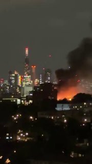 🎦 שריפה ענקית במרכז מיחזור פסולת בלונדון