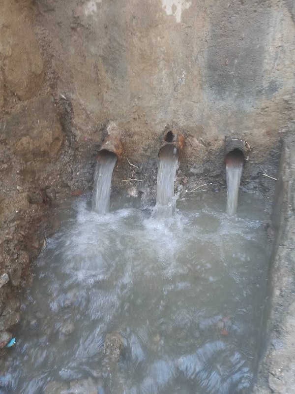 جرگلانینگ توپراغی(کانال اطلاع رسانی منطقه جرگلان): بانزول رحمت الهی چشمه ای ک در وسط روستا بمدت ۴سال خشک شده بود امروز با خودیاری وهمت اهالی و شورای اسلامی لایروبی و مرمت