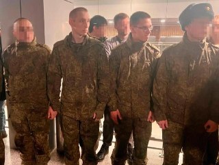 В Тюмени матерям срочников удалось добиться отмены их отправки на фронт после жалоб в прокуратуру. Экспертиза признала подписи под контрактами подделкойВоенная прокуратура Читинского гарнизона вернула троих срочников из Тюмени в статус военнослужащих по пр