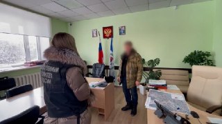 Задержан глава города Бодайбо, в котором почти 200 домов лишились отопления при температуре до -50  Силовики задержали главу Бодайбинского городского поселения Алексея Ботвина, сообщают «Вести-Иркутск» и ТАСС со ссылкой на источники. Телеграм-канал «Бодайб