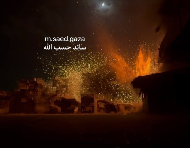 הרגע שבו מטוסי הכיבוש הפגיזו את שכונת אל-זיתון, דרומית מזרחית לעיר עזה.