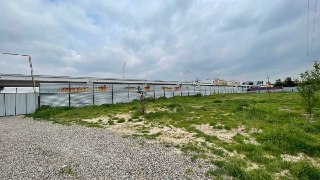 Qoyliq 7 massivda 35 sotix betonka joy arendaga (katta yo‘l bo‘yida)