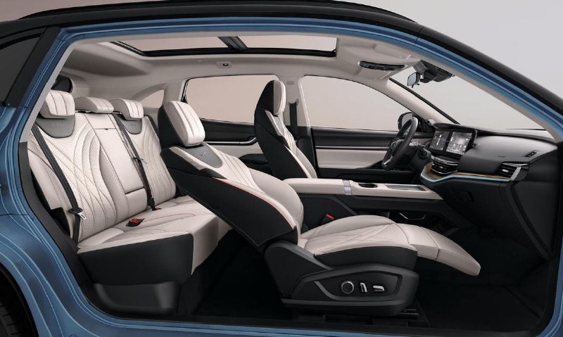 Chery соорудила башню из семи кроссоверов, скопировав рекламную компанию Volvo 3