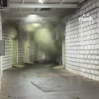 Пожар на территории Измайловского Кремля, предварительно, начался с помещения для игры в квест "Дьявольский кинотеатр".На кадрах — первые минуты возгорания. Как рассказали сами участники квеста, они почувствовали сильный запах гари прямо во время игры. Пос