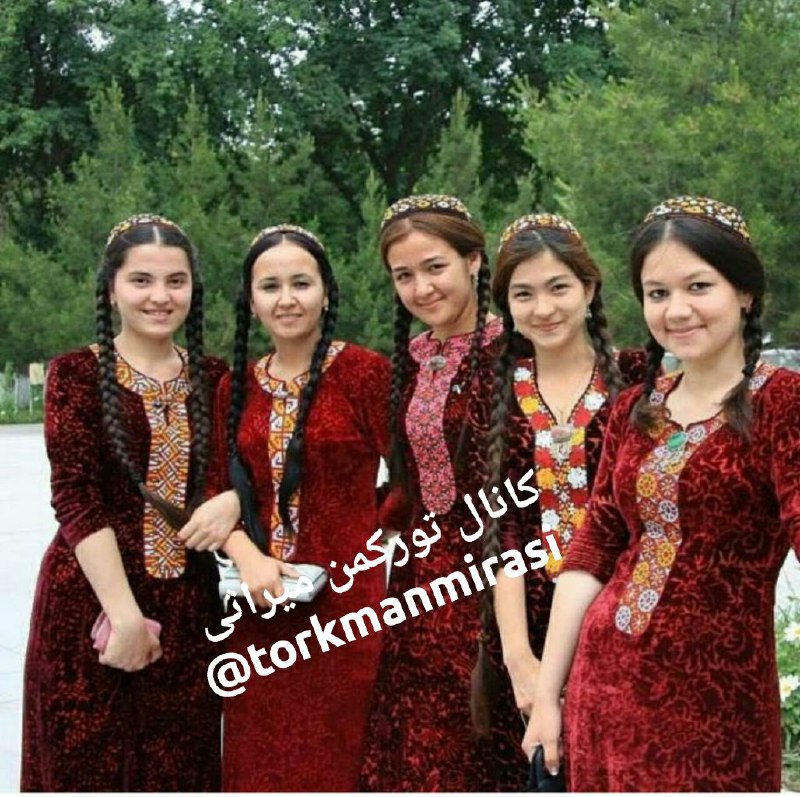 کانال ترکمن میراثی: در گذشته نه چندان دور ، ،دختران ترکمن بعد از سن بلوغ موی خود را در۴رشته(۲رشته در جلو و ۲رشته در پشت سر)میبافتندو پس از ن