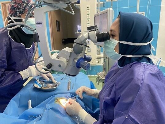 ביצוע ניתוח עמוד שדרה מוצלח של האם ההרה תוך שמירה על בריאות העובר