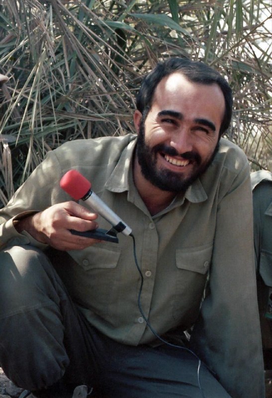 رفیق شهیدم: جمله حاج حسین خرازی خیلی قشنگه که میگفت:من اهمیت نمیدهم درباره ما چه می گویند مهم راضی کردن دلِ ولایت است!