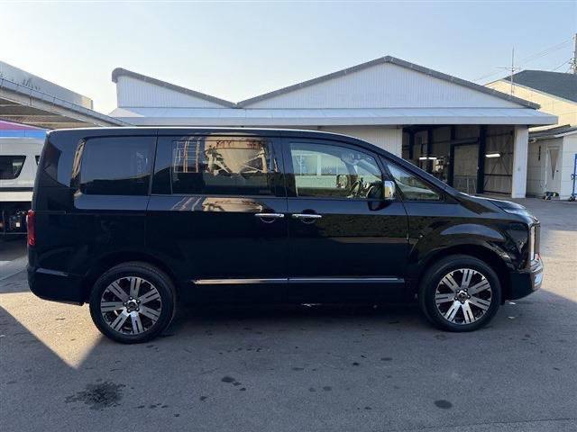 Mitsubishi Delica 2023 фото 4