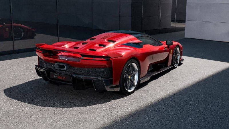Ferrari представила самый мощный гиперкар в истории компании — F80. 4