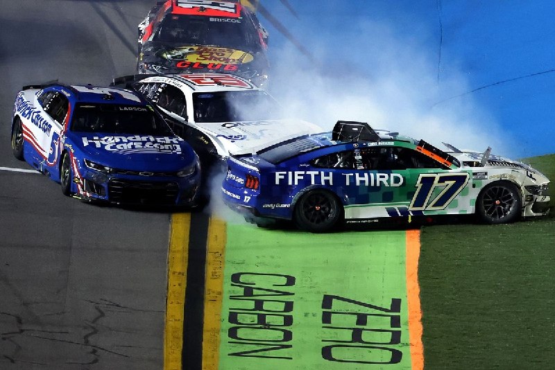 🏎️💨 Воскресный день на Daytona International Speedway завершился триумфом Ryan