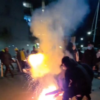 והנה מגיעה אלבניה שטופת השמש, מדינה שמתדפקת על דלתות האיחוד האירופי כבר שנים וחולמת להיות חלק מ"המשפחה האיר…