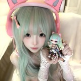 ︎