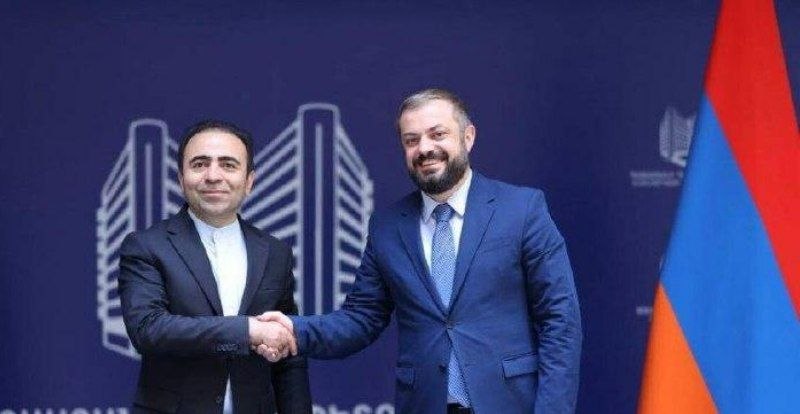 تجارت نیوز: 🔻دیدار سفیر ایران با وزیر اقتصاد ارمنستان▪️خلیل شیرغلامی، سفیر جمهوری اسلامی ایران در ارمنستان، با گئورگ پاپویان، وزیر ا
