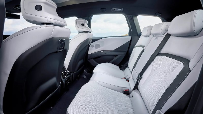 BMW представила новый кроссовер iX3 7