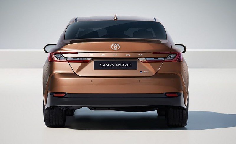 Новая Toyota Camry XV80 вышла на рынок Европы 4