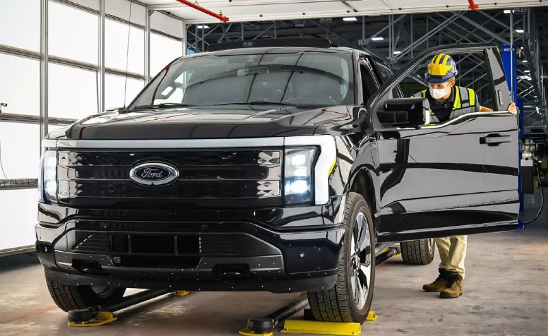 Ford F-150 Lightning вернул лидерство среди электропикапов США