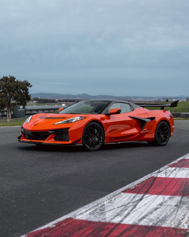 Компания Chevrolet создала настоящий гиперкар — Corvette ZR1X, сочетающий в себе невероятную произво 3