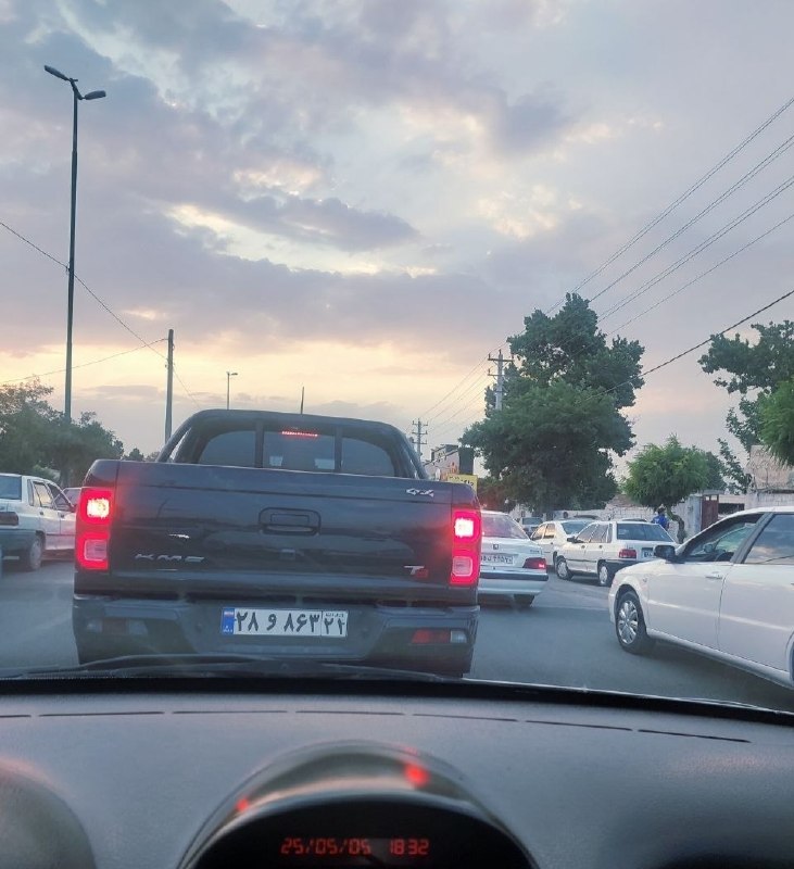 ساوجبلاغ نیوز: ❌ گره کور ترافیک هشتگرد پیچیده تر شد🔹️ میدان فشند تا سه راه قاسم آباد در مسیر رفت و برگشت و در هم تنیدگی خودروها به دلیل