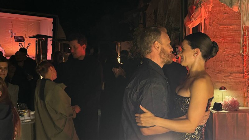 Приключения в Москве:— перезапуск бренда Planta Rosa;— съемки и свадьба Дарьи Цыпилевой;— заказы HAIRPIN MT;— встреча с компанией SENECA;— встреча с брендом HIGHLIGHTS;— тест для невесты;— встречи с друзьями 🫶🏻P.S. Уезжаю из Москвы с двумя букетами и подарками 🌹Приключения в Москве:— перезапуск бренда Planta Rosa;— съемки и свадьба Дарьи Цыпилевой;— заказы HAIRPIN MT;— встреча с компанией SENECA;— встреча с брендом HIGHLIGHTS;— тест для невесты;— встречи с друзьями 🫶🏻P.S. Уезжаю из Москвы с двумя букетами и подарками 🌹