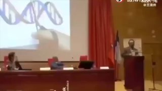 概述：日本研究人员在原子力显微镜镜头下，成功捕捉到了刺突蛋白是如何对人体DNA进行切割的。这可不是幻想，这是事实，是使用实时原子力显微镜捕捉到的。我们看到，一种小分子RNA蛋白剪--一种名为Cas9的蛋白质，在一个DNA的分子上并突然迅速将其切断。因此，它们的确是像分子剪刀一样的在工作…@knowledge1024