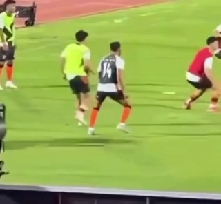 🎥 The English footballer was run over by a grass car during the match in Thailand 😳