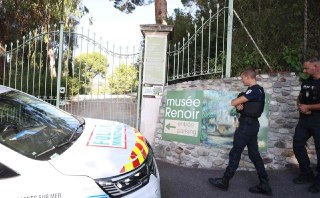 Во Франции снова ограбили музей: преступники вынесли картины Ренуара на 9 млн евро. Одно из полотен бросили, скрываясь от погони18+. НАСТОЯЩИЙ МАТЕРИАЛ (ИНФОРМАЦИЯ) ПРОИЗВЕДЕН, РАСПРОСТРАНЕН И (ИЛИ) НАПРАВЛЕН ИНОСТРАННЫМ АГЕНТОМ ИНТЕРНЕТ-ИЗДАНИЕ «НОВАЯ ГАЗ