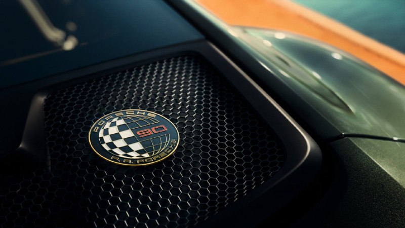 Porsche представила лимитированный 911 GT3 6