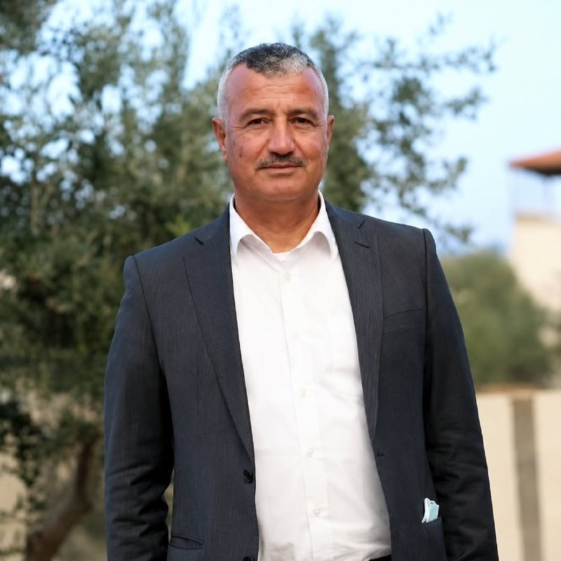 כוחות הכיבוש עוצרים את האסיר המשוחרר, "מאהר ריזק אלנסאן" מהכפר אל-מוג'יר, בעת שעבר במחסום עין סיניה, מצפון…