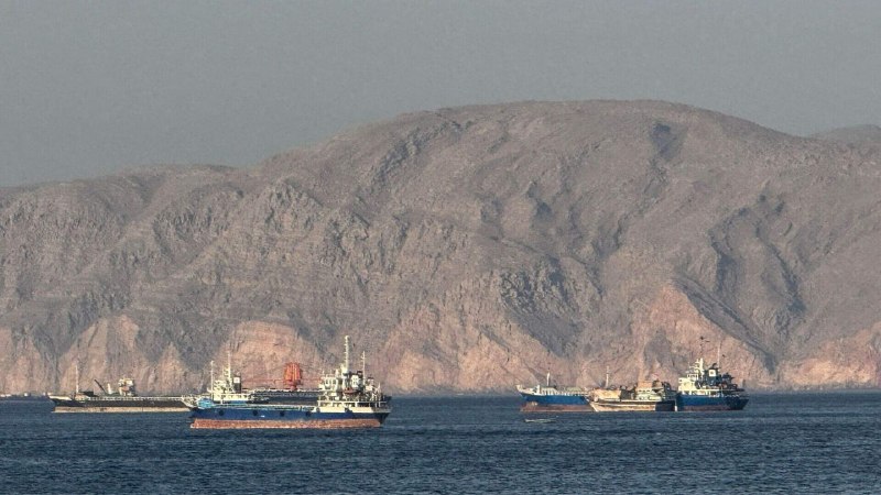 🇮🇷🇴🇲🇺🇸️ - חדש: איראן מבקשת 5-7% דמי מעבר עבור ספינות במצר הורמוז, עומאן מעדיפה ~3%, וארה"ב אומרת שאין…