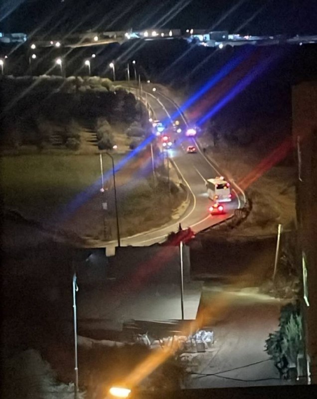 חלק מפריסת מתנחלים בליווי כוחות כיבוש בכניסה לעיירה ג'ינספות ממזרח לקלקיליה.