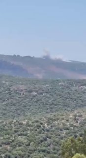 חיל האוויר הישראלי פתח במתקפות בדרום לבנון, בכפר אל מנצורי, לאחר שמטען חבלה הרג לפחות שני חיילים ישראלים ופ…
