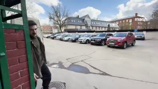 Признавайтесь, чё делаете, когда надо ужаться до зпшки и поэкономить? Переходите на дошираки, готовите дома скромные харчи или меняете "Азбуку вкуса" на что попроще? Бесстрашный Шпак нашёл лайфхак для самых отчаянных — просрочка. Вместе с фриганами порылся