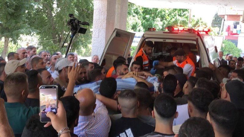 תמונות של הובלת גופותיהם של ארבעת הנפגעים שנהרגו מכדורי כיבוש בכפר טל, מדרום-מערב לשכם.