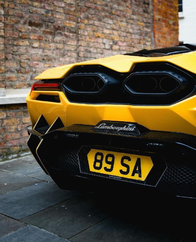 Lamborghini Revuelto 5