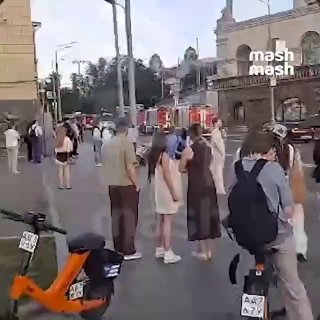 Взрыв прогремел в кафе на Кудринской площади возле метро Баррикадная в Москве — очевидцы сообщают о нескольких пострадавших.  ❗ Не грузятся фото и видео? Читайте нас в MAX