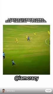 这是人类能做出的操作？论潇洒，只服巴神！#巴洛特利 #踩单车过人 #插花脚 #足球艺术