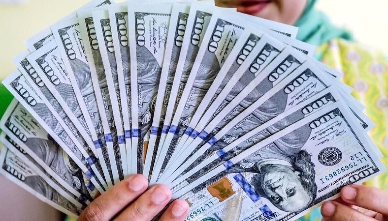 خبرگزاری خبرآنلاین: 💵دلارهای بانک مرکزی راهی بازار شد/ سقوط آزاد قیمت دلار در راه است؟▫️بانک مرکزی برای جلوگیری از افزایش غیرواقعی نرخ دلار 