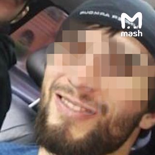 Нападавший, который ранил врачей в Махачкале, — Шамиль С. Он баллотировался в депутаты муниципального округа "село Тлярата" в 2020 году.32-летний мужчина пришёл в приёмное отделение больницы и напал с ножом на двоих врачей из-за того, что те якобы вовремя 