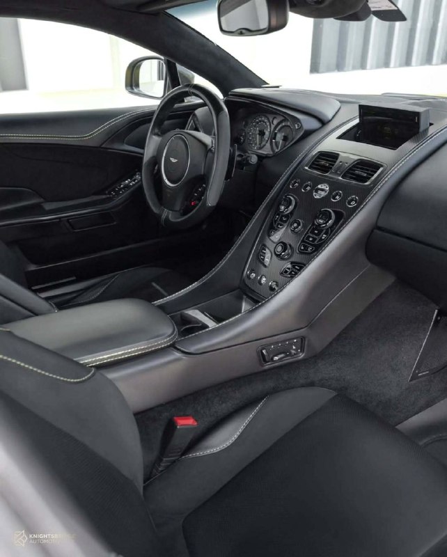 Aston Martin Vanquish 7