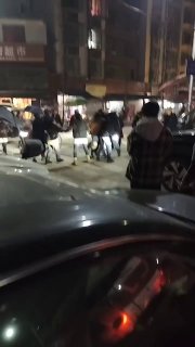 资阳安岳县石羊镇7中门口，人就一口气，当时都考虑不到什么十小事了，只想争赢心里舒服