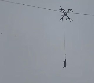 Киберпанк, который мы заслужилиВ Китае деревня на несколько часов осталась без электричества из-за свиньи, которую перевозили с помощью дрона, сообщает South China Morning Post.Фермер из юго-западного региона страны решил использовать беспилотники для дост