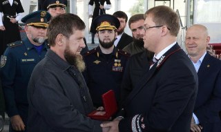 Рамзан Кадыров стал «Почётным архитектором России».  Знак ему вручили «за значительный вклад в развитие архитектурной отрасли и градостроительства Российской Федерации и Чеченской Республики».   Кадырова награждал зампредседателя правительства Марат Хуснул