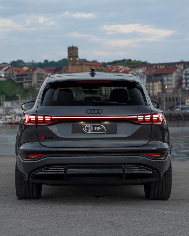 2025 Audi SQ6 e-tron quattro 6