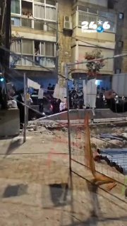 🇮🇱 פורצים את הגדרות: חרדים קיצוניים מפגינים ברחוב בר אילן בירושלים במחאה על בניית הרכבת הקלה. תיעוד: הפרגוד.