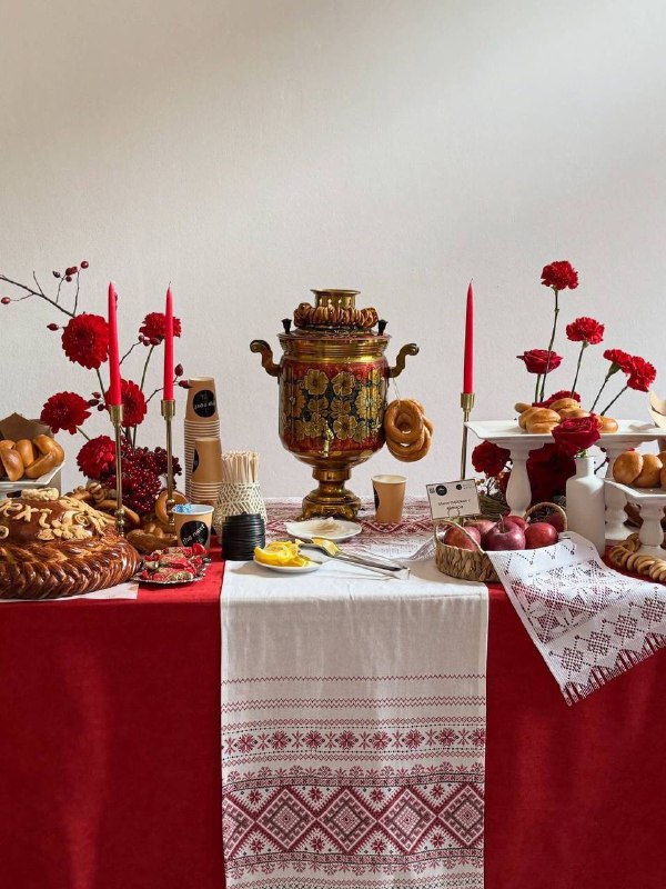 Русские элементы в интерьере Иногда вдохновение живёт рядом в узорах, дереве, текстиле и деталях, которые мы видели с детства. Сохраните, если чувс... - изображение 2 - русские, элементы, интерьере