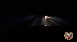 באזור אירקוטסק הסתיים המרדף אחרי נהג ניסן בן 20 בירי לעבר הגלגלים. הבחור ניסה להתרחק מהשוטרים ולאחר שעצר מי…