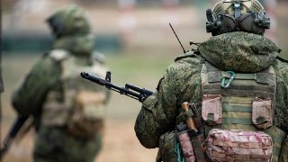 Госдума разрешила контрабандистам и членам ОПГ служить в армии по контракту. В Минобороны пообещали, что «синдрома Вагнера» не будет Госдума во втором и третьем чтениях приняла закон, который позволит заключать контракты с Минобороны осужденным по ряду ста