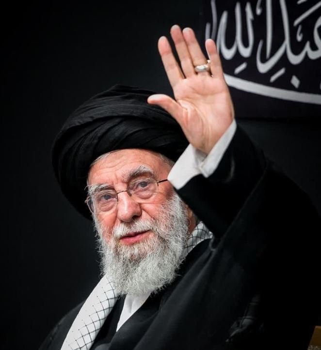 عشقه ‌🇵🇸: میلیون‌ها دلار پول خرج کردند، تمام رسانه‌ها رو پر کردند که بگن خامنه‌ای شهید در زیرزمین و پناهگاه مخفی شده؛ اما آخرش ۹ ا